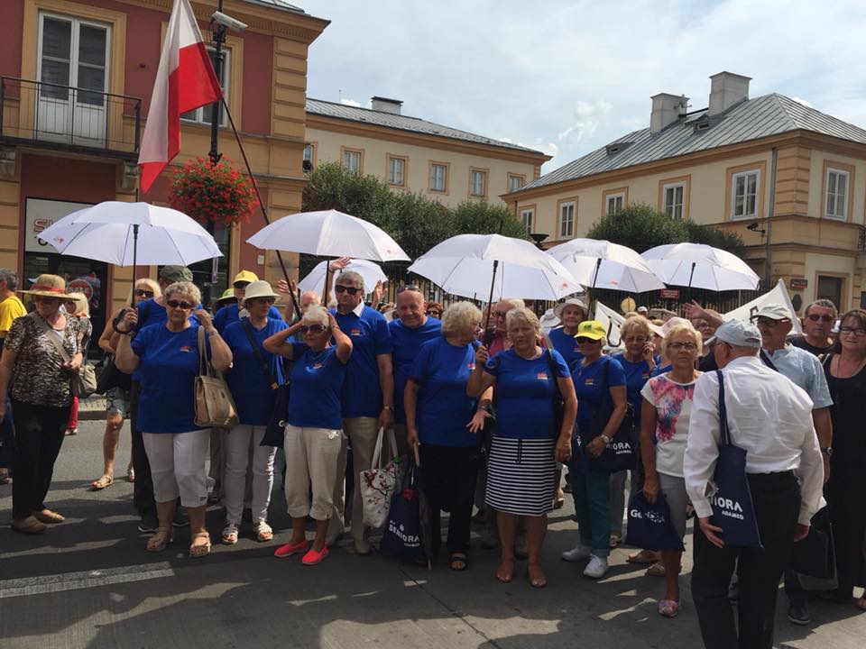 Łomżyńscy seniorzy na paradzie w stolicy