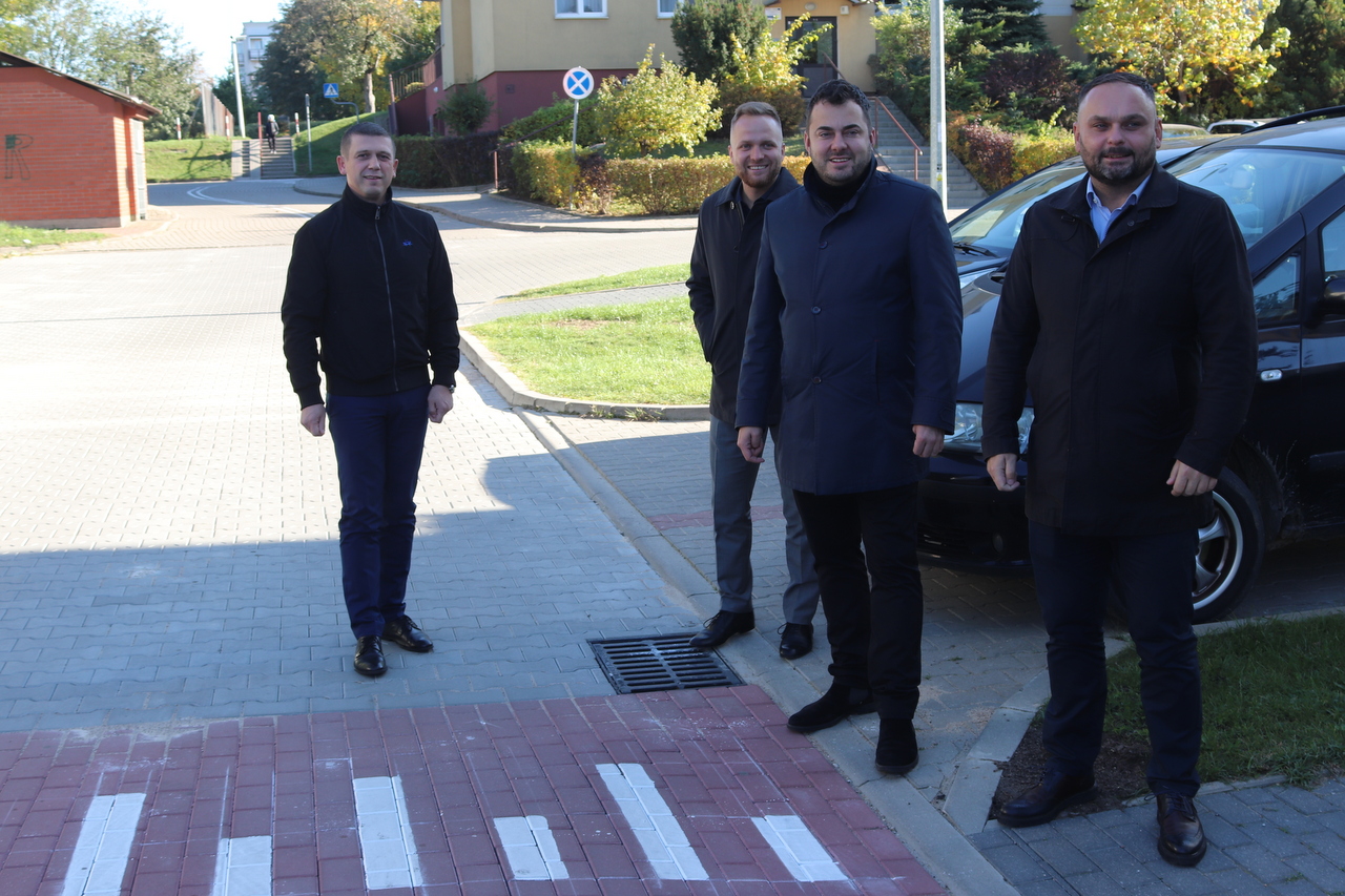 ulicę Reymonta wizytowali prezydent Mariusz Chrzanowski, jego zastępca Piotr Serdyński, radny Marcin Dębek i przewodniczący Rady Osiedla nr 11 Piotr Pawłowski