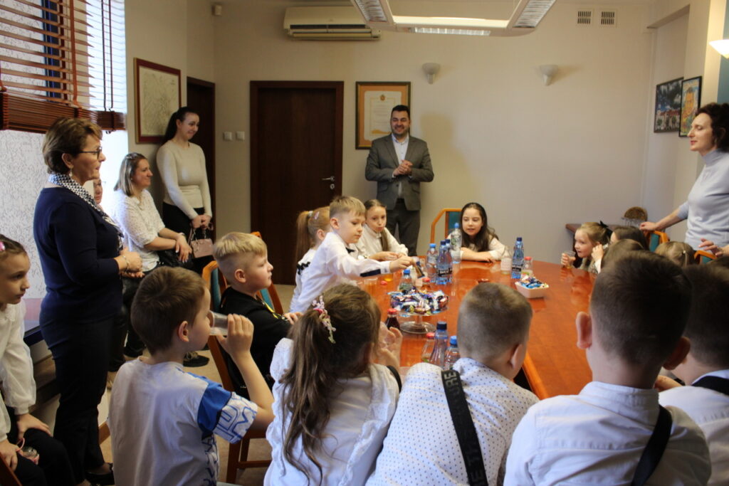 Dzieci uroczyście nadały imię jelonkowi