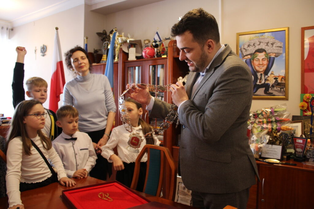 Dzieci uroczyście nadały imię jelonkowi