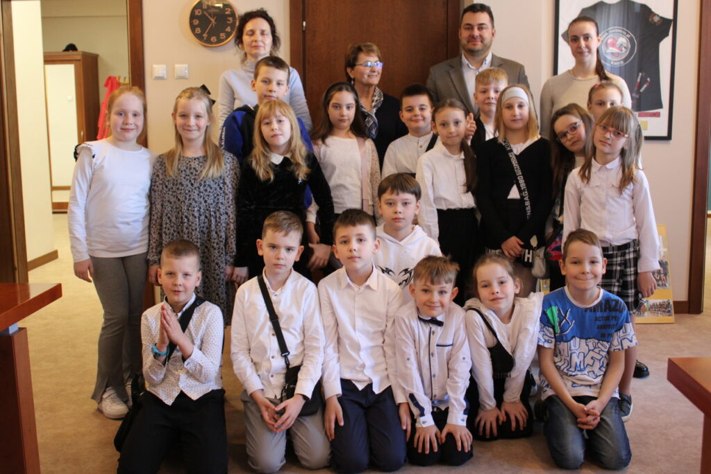 Dzieci uroczyście nadały imię jelonkowi