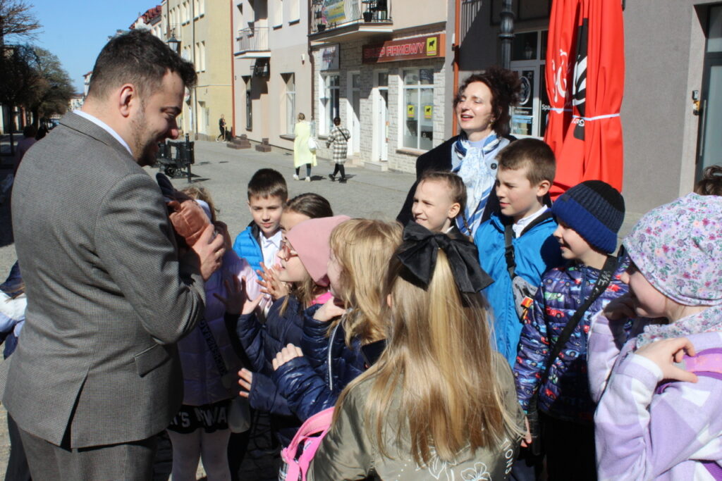 Dzieci uroczyście nadały imię jelonkowi
