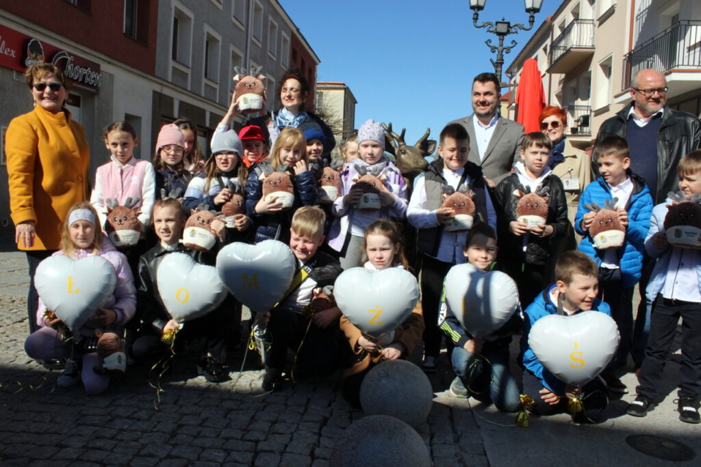 Dzieci uroczyście nadały imię jelonkowi