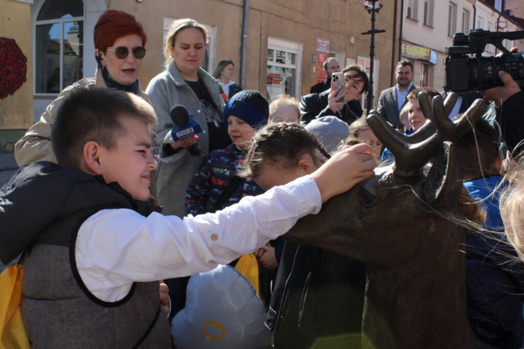 Dzieci uroczyście nadały imię jelonkowi