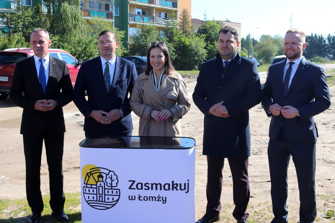 wicewojewoda Michał Gąsowski, wiceminister Stefan Krajewski, poseł Alicja Łepkowska-Gołaś, prezydent Mariusz Chrzanowski, zastępca Piotr Serdyński
