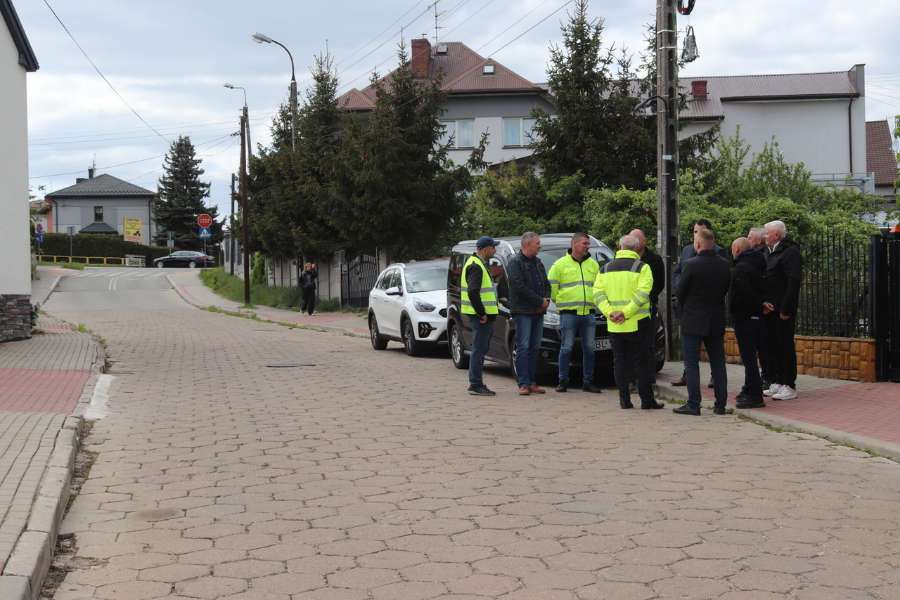 przekazanie placu budowy pod remont ulicy Kierzkowej