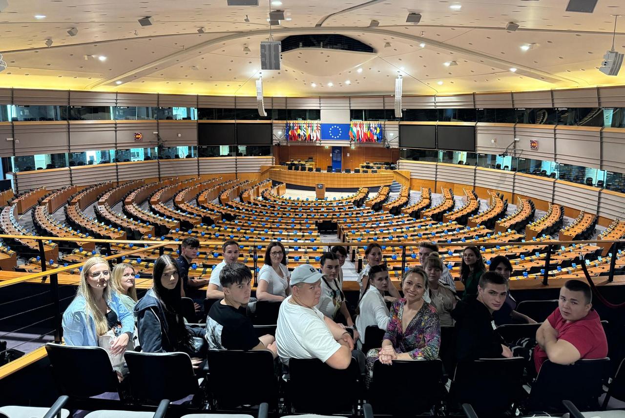 wizyta uczennic I Liceum Ogólnokształcącego w Brukseli