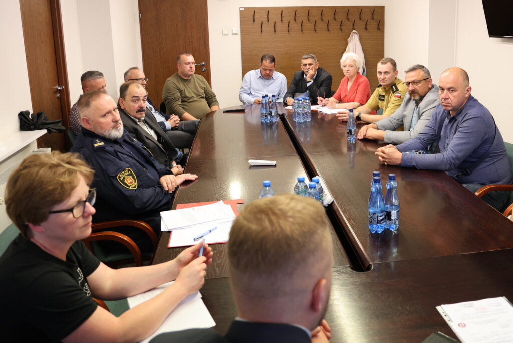 posiedzenie Miejskiego Zespołu Zarządzania Kryzysowego w związku w wykryciem bakterii coli w wodociągu