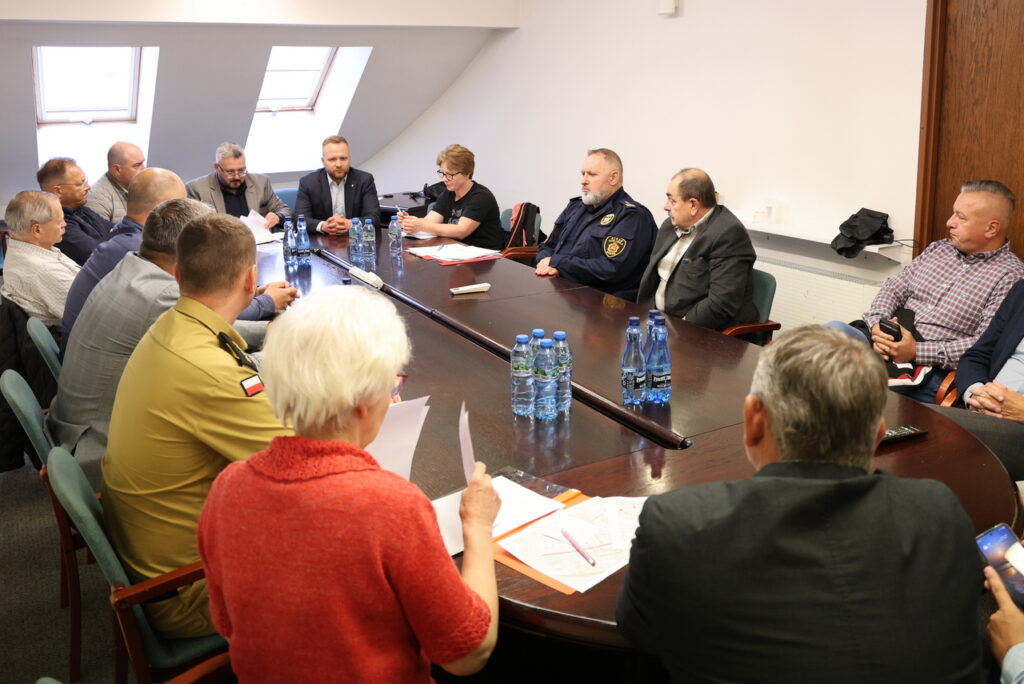 posiedzenie Miejskiego Zespołu Zarządzania Kryzysowego w związku w wykryciem bakterii coli w wodociągu