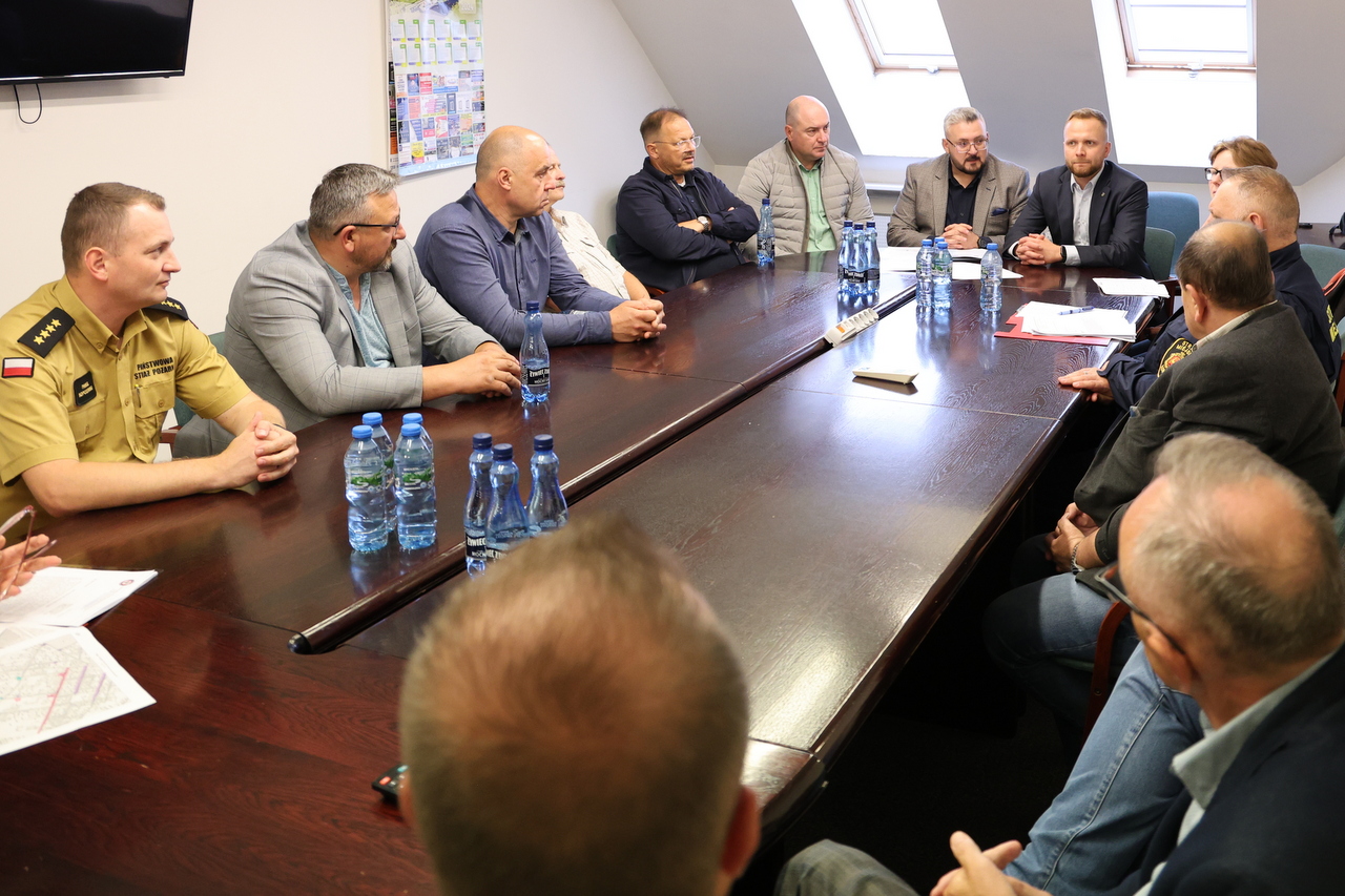 posiedzenie Miejskiego Zespołu Zarządzania Kryzysowego w związku w wykryciem bakterii coli w wodociągu