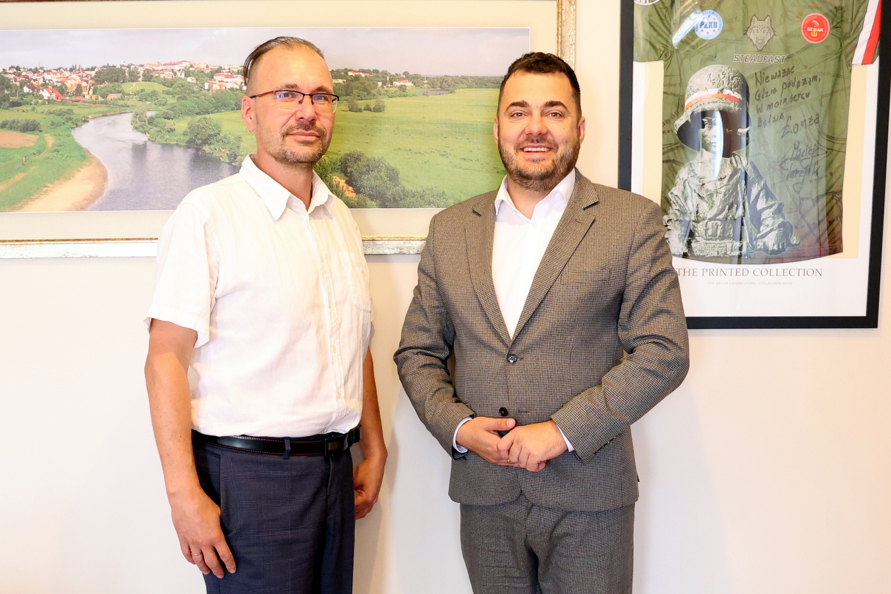 Dariusz Wasilewski, prezes Fundacji Obowiązek Polski oraz prezydent Łomży Mariusz Chrzanowski