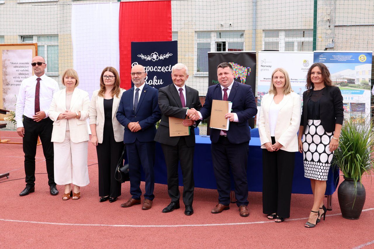 podpisanie umowy na dofinansowanie projektu edukacyjnego „Zostanę Fachowcem”