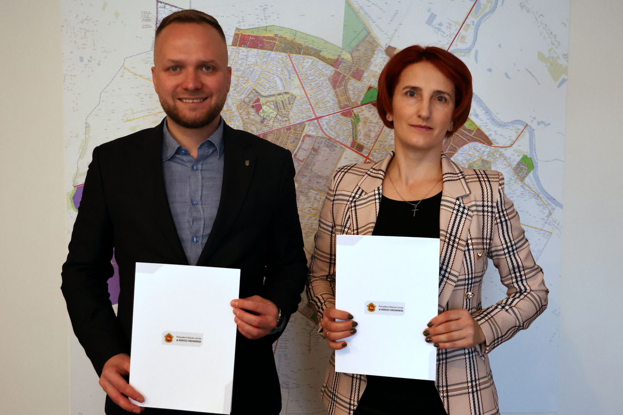 zastępca prezydenta Piotr Serdyński i właścicielka firmy Sylwia Olszewska