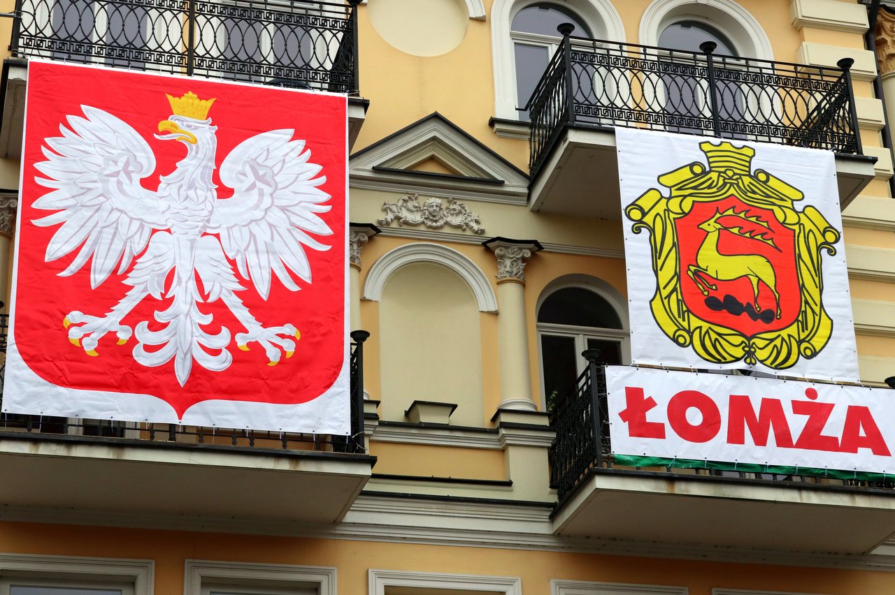 herby Polski i Łomży