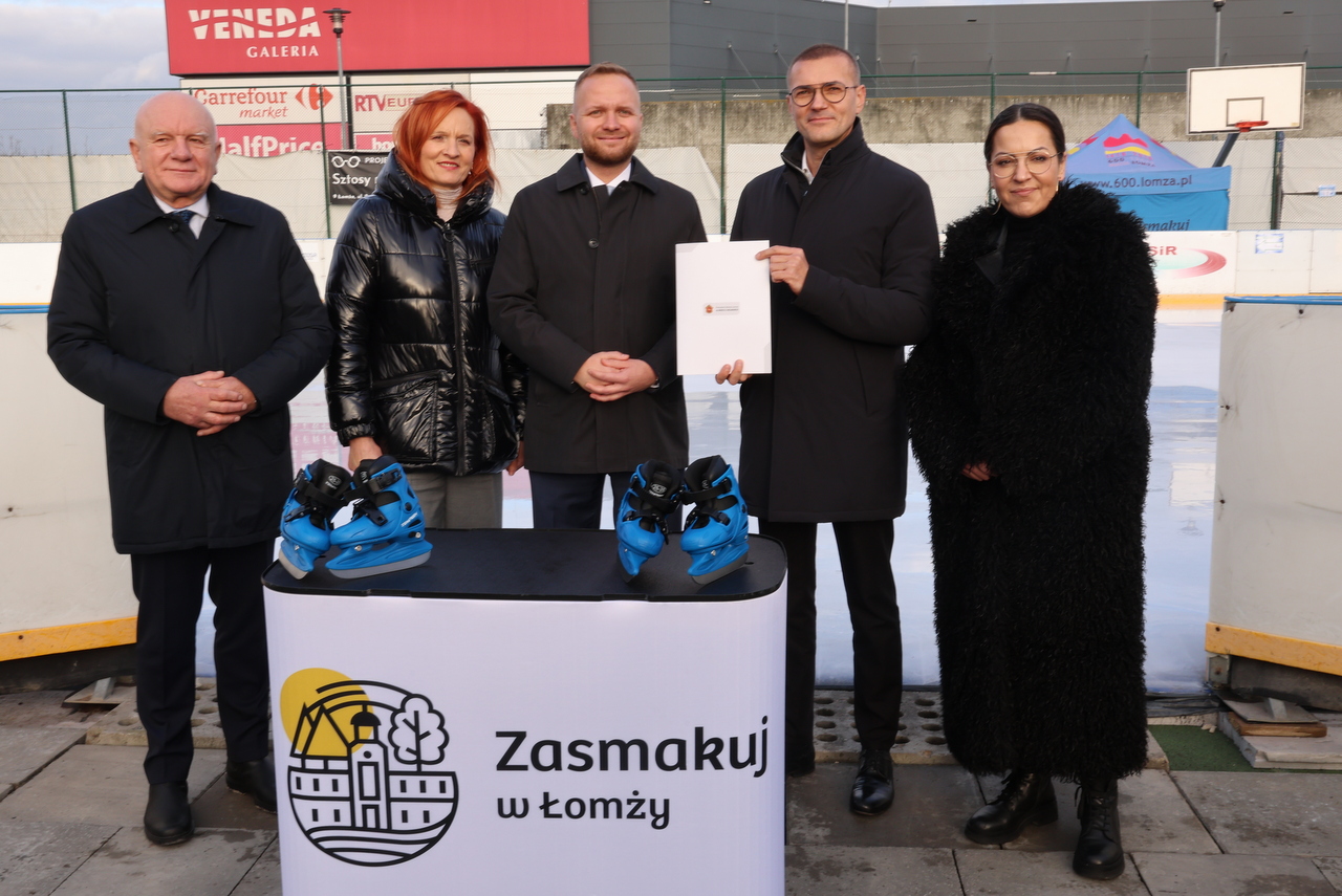 konferencja prasowa przy odkrytym lodowisku "Biały Orlik"