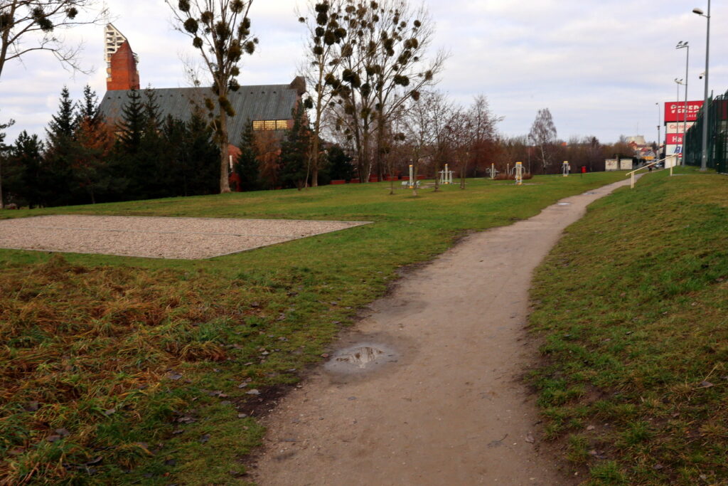 teren na którym powstanie kryte lodowisko