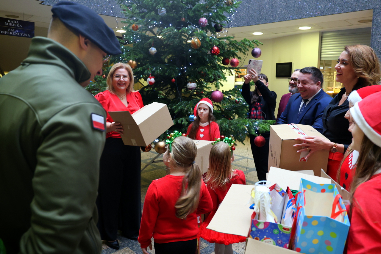 Świąteczne ozdoby od uczniów dla żołnierzy