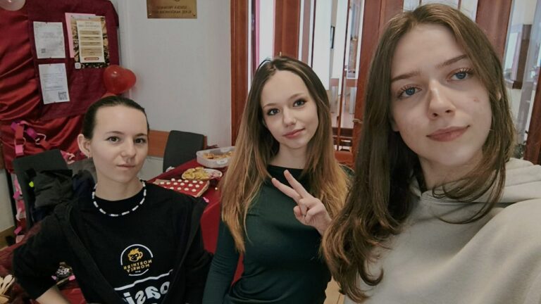 Zosia, Blanka, Martyna czyli projekt Świadomi Przemocy z I LO